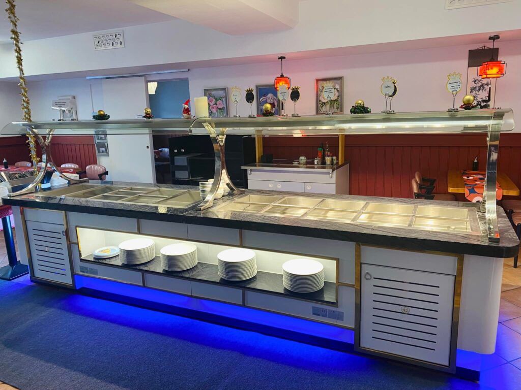 Ravintola Kiina Pandan lounaspöytä.