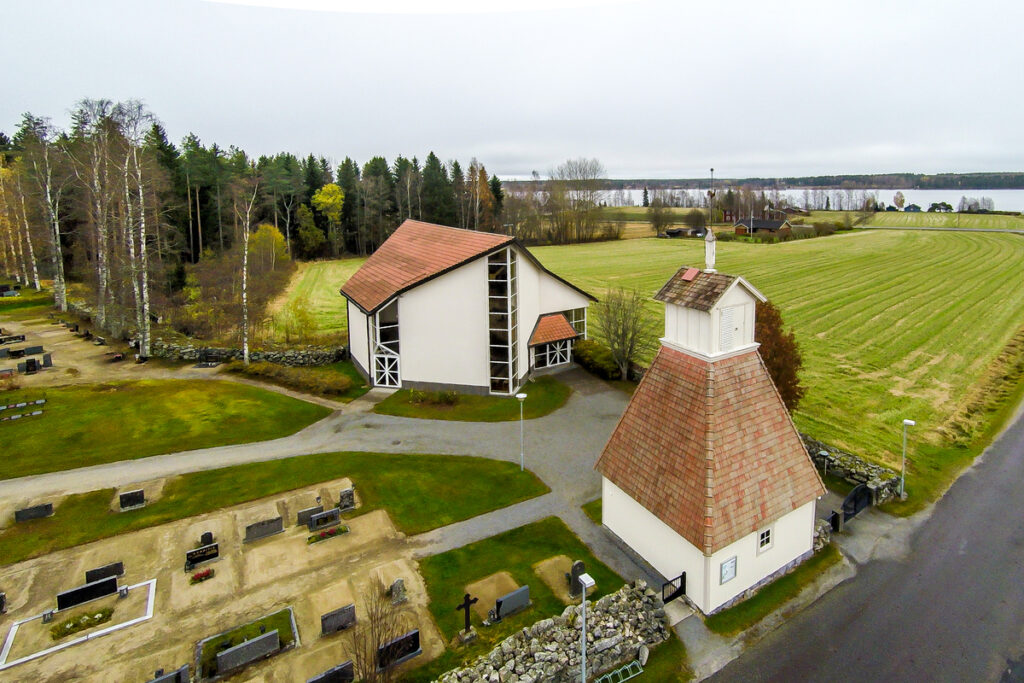 Kauhajärven kyläkirkko.